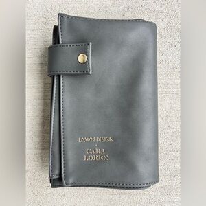 Fawn Design × Cara Loren Travel Organizer – Gray Vegan Leather – 58 cm